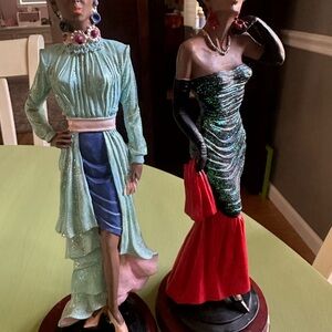 Elegant Fashion Figurines Set - Green and Red